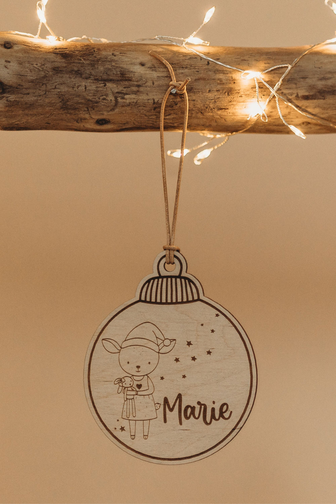 Personalisierte Christbaumkugel aus Holz - Renntier