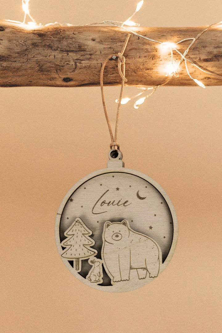 Personalisierte Christbaumkugel aus Holz – Bär