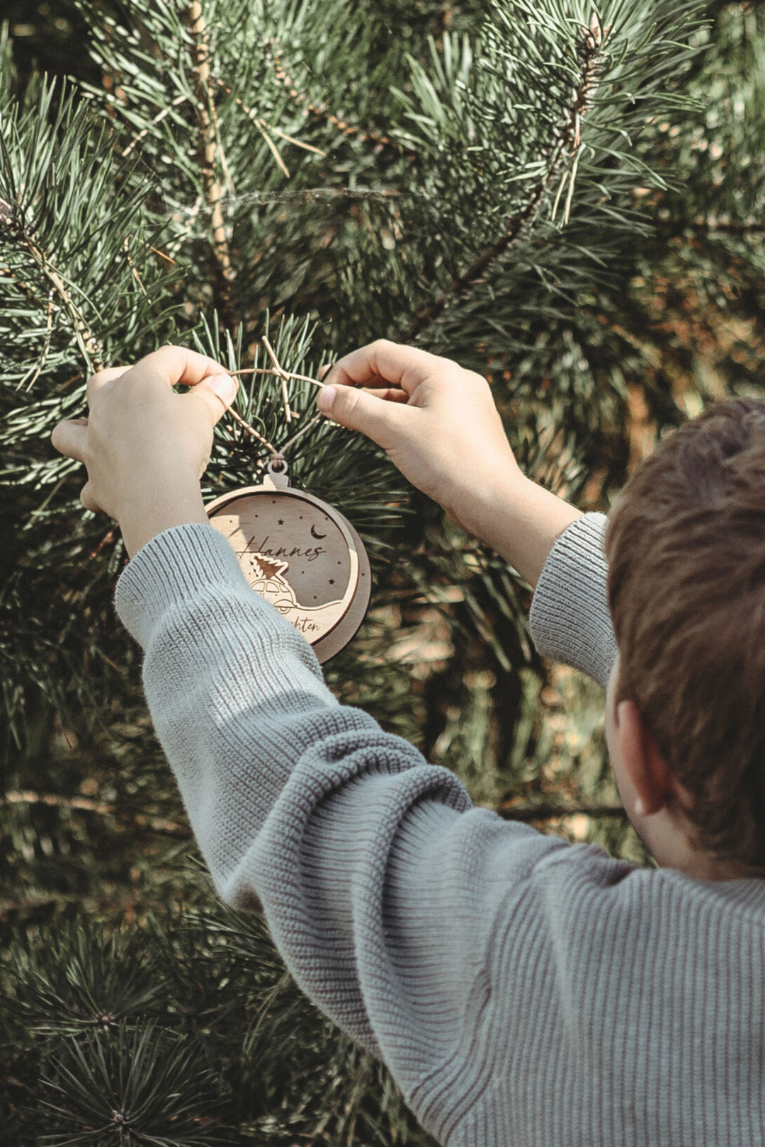 Personalisierte Christbaumkugel aus Holz – Bär