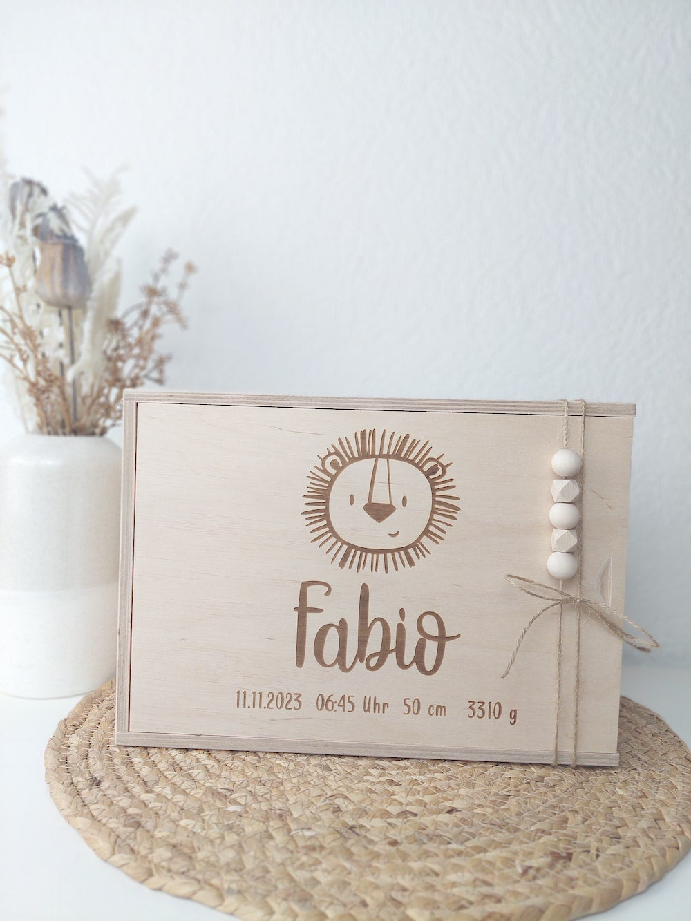 Personalisierte Erinnerungskiste aus Holz mit Tierbaby-Motiv und Namensgravur – Geschenk zur Geburt
